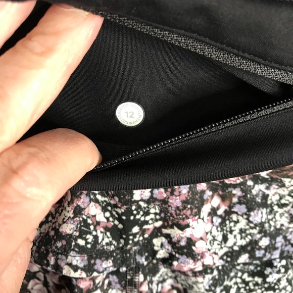 Lululemon Speed Up Short Long *4" Sz 12 - Picture 7 of 8